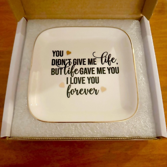 Scwhousi Ceramic Ring Jewlery Tray. 4.2 L x 4.2 W Packaged in cushioned box - Picture 1 of 2